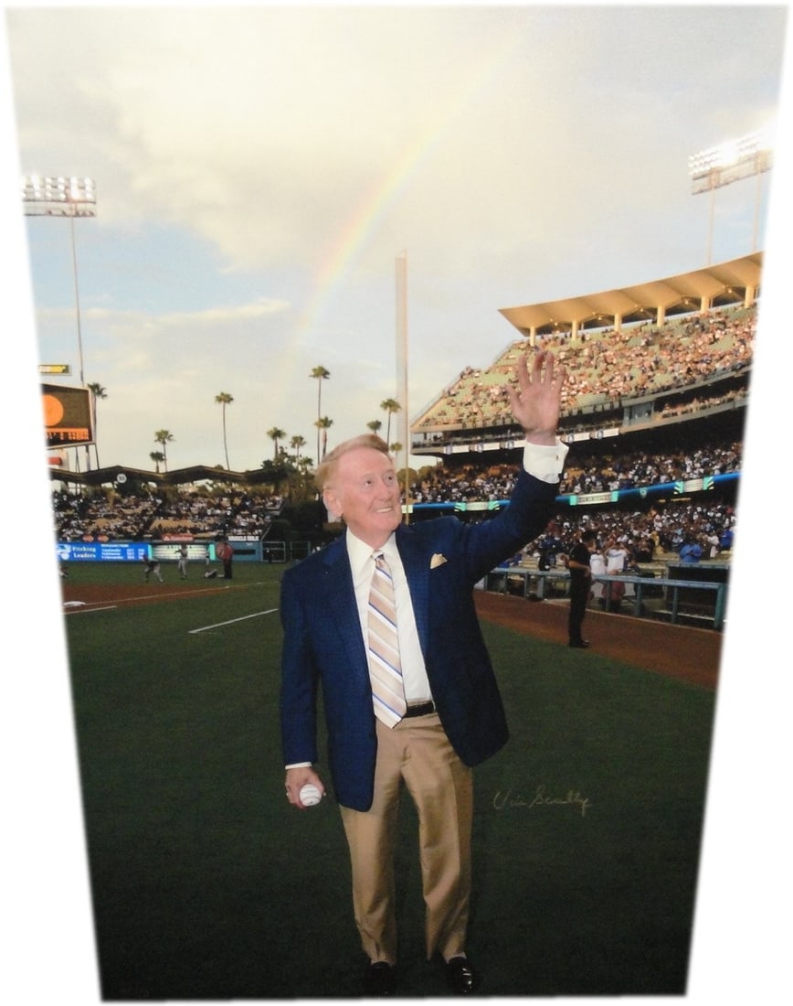 Vin Scully Hand Signed MLB Authentic 22x34 Canvas Bobblehead Day: Vin Scully Hand Signed MLB Authentic 22x34 Canvas Bobblehead Day Celebrate the legacy of Vin Scully with this stunning hand-signed canvas featuring the iconic broadcaster. Measuring 22"x32", this orig
