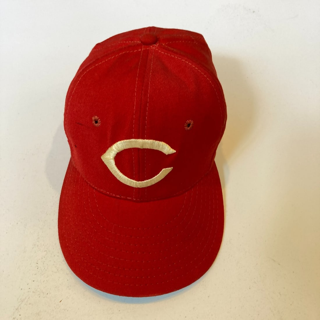 Vintage 1960s Cincinnati Reds KM Game Model Baseball Hat with Tags: Vintage 1960s Cincinnati Reds KM Game Model Baseball Hat with Tags This vintage 1960's Cincinnati Reds KM Game Model baseball hat is a true collector's item. Featuring the iconic Cincinnati Reds logo,