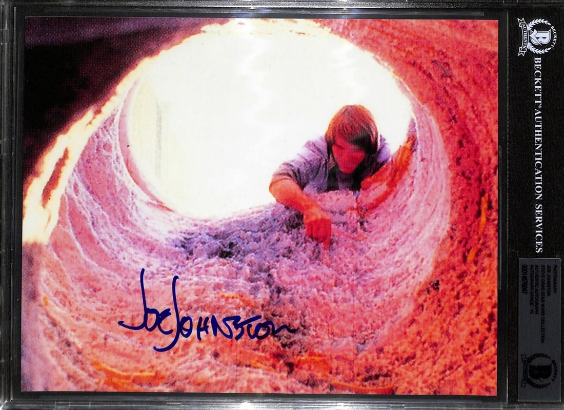 Joe Johnston Signed Star Wars Empire 8x10 Photo Beckett Auto 10: Joe Johnston Signed Star Wars Empire 8x10 Photo Beckett Auto 10 This is an original 8x10 color photograph from Star Wars: The Empire Strikes Back, personally signed by Joe Johnston, a creator at Indus