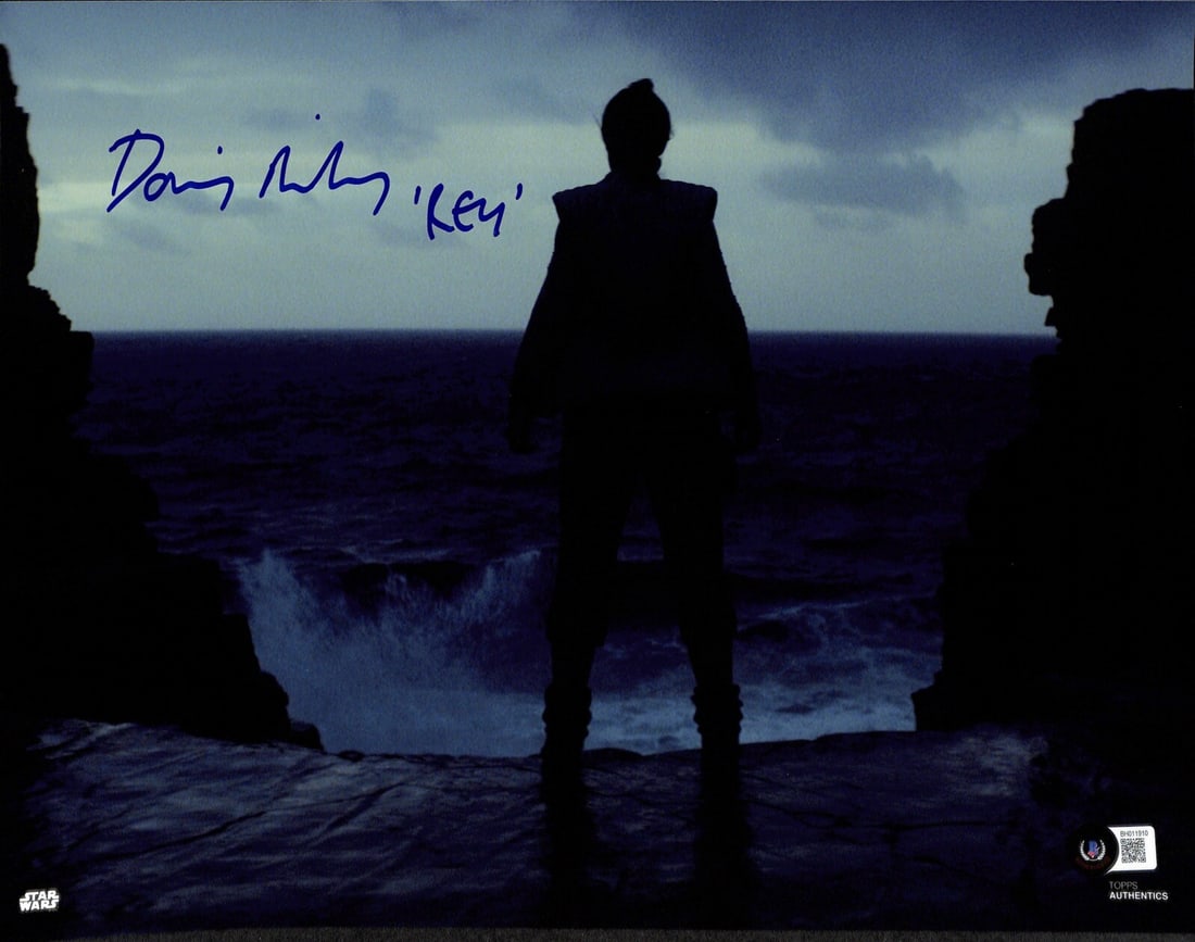11x14 Photo Signed by Daisy Ridley as Rey with Inscription Beckett Authenticated: 11x14 Photo Signed by Daisy Ridley as Rey with Inscription Beckett Authenticated This is an original 11x14 color photograph from Topps Star Wars, signed by Daisy Ridley, who portrayed Rey in Star Wars