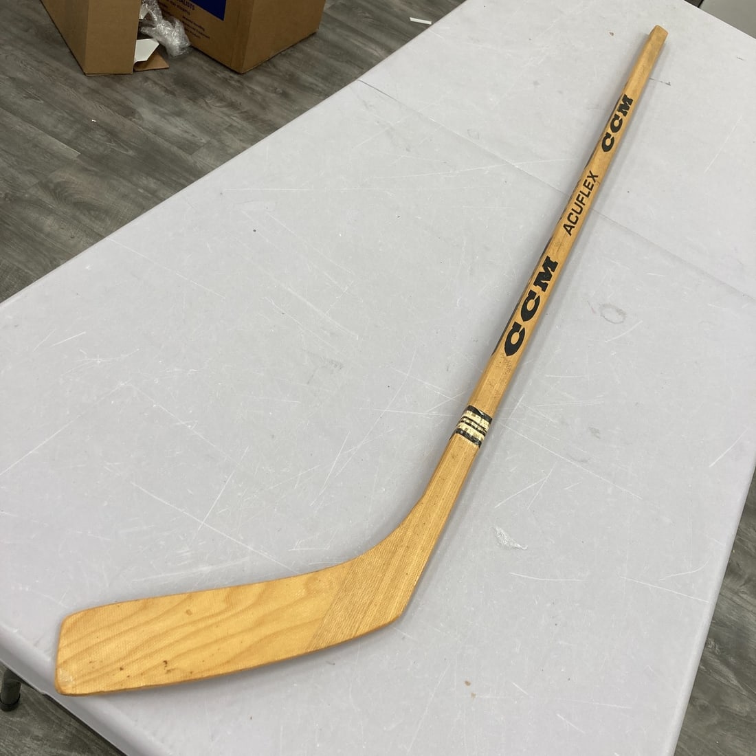 1978-79 Edmonton Oilers Team Signed Stick Wayne Gretzky BAS Certified: 1978-79 Edmonton Oilers Team Signed Stick Wayne Gretzky BAS Certified This original hockey stick is a unique collectible signed by 16 members of the 1978-79 Edmonton Oilers, highlighting a rookie-era