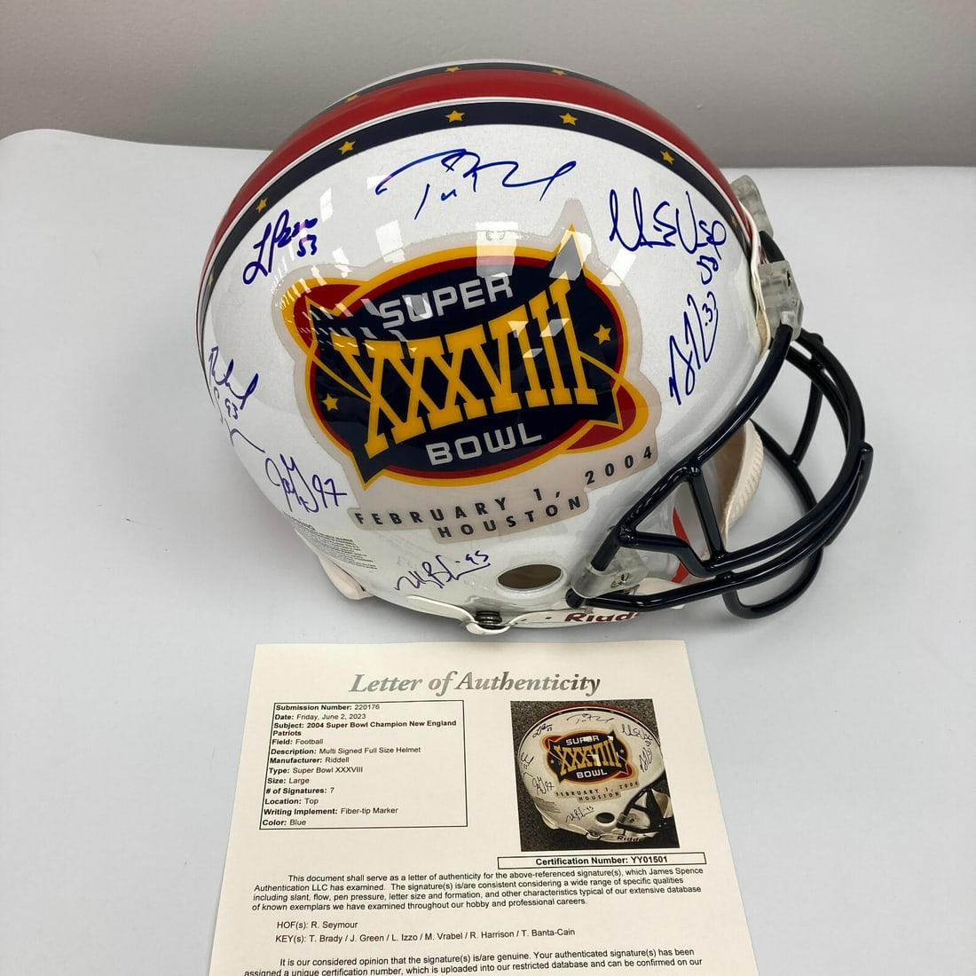 2004 New England Patriots Team Signed Helmet with Tom Brady JSA COA: 2004 New England Patriots Team Signed Helmet with Tom Brady JSA COA Celebrate the historic victory of the 2004 New England Patriots with this authentic Super Bowl Champions team signed helmet. This ex