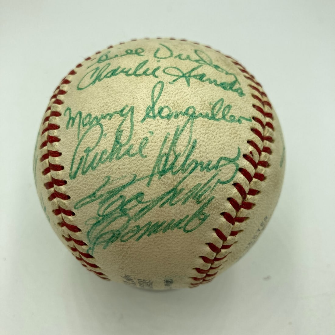1971 Pittsburgh Pirates Signed Baseball with 18 Signatures Beckett Authenticated: 1971 Pittsburgh Pirates Signed Baseball with 18 Signatures Beckett Authenticated Celebrate the legendary 1971 Pittsburgh Pirates with this official National League (Feeney) game baseball, signed by ic