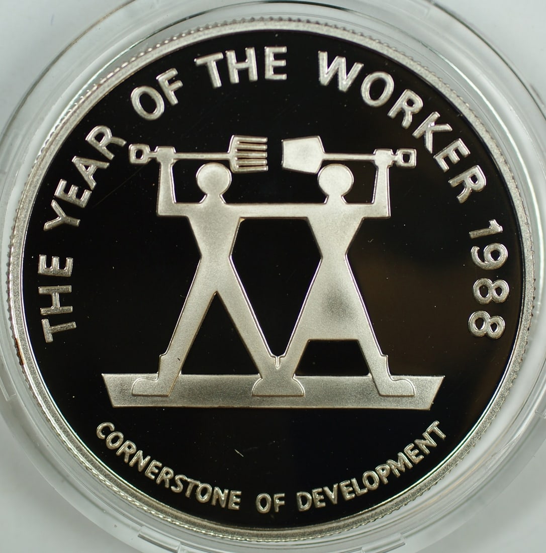 1988 Jamaica Silver $10 Proof Coin Year of the Worker in Box with COA: 1988 Jamaica Silver $10 Proof Coin Year of the Worker in Box with COA This 1988 Jamaica $10 proof coin commemorates the Year of the Worker and is crafted from .925 fine silver. The coin is uncirculate