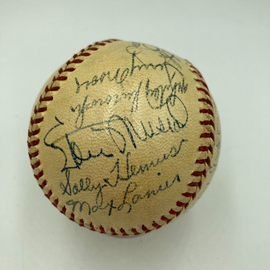 1949 St. Louis Cardinals Team Signed Baseball Stan Musial JSA COA 30 Autographs: 1949 St. Louis Cardinals Team Signed Baseball Stan Musial JSA COA 30 Autographs This exceptional 1949 St. Louis Cardinals team-signed National League baseball features 30 autographs, including Hall of