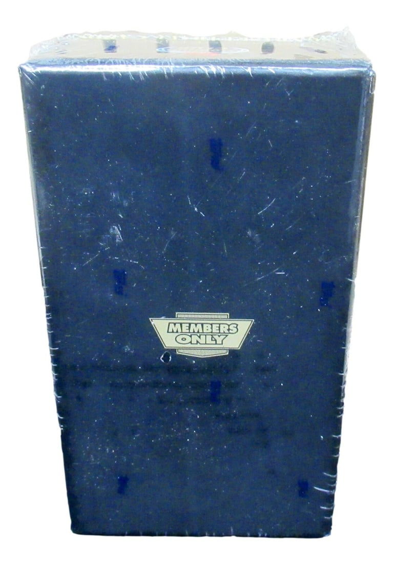 1992-93 Topps Stadium Club NBA Sealed Set Shaquille O'Neal Michael Jordan: 1992-93 Topps Stadium Club NBA Sealed Set Shaquille O'Neal Michael Jordan This is a sealed 1992-93 Topps Stadium Club NBA Basketball Members Only set, featuring iconic players such as Shaquille O'Neal