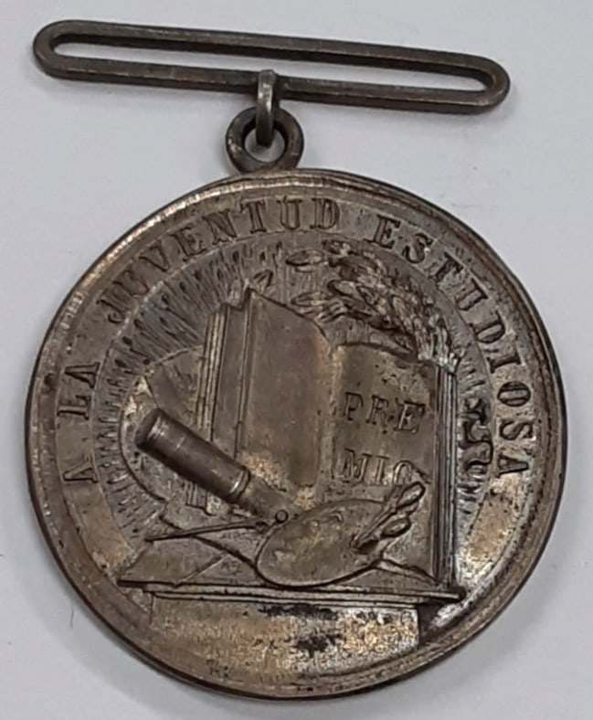 Mexican Academic Merit Medal Boys High School Guadalajara Jalisco 36MM: Mexican Academic Merit Medal Boys High School Guadalajara Jalisco 36MM This is a vintage boys' high school achievement medal from Jalisco, Guadalajara, Mexico. The circulated medal recognizes merit in