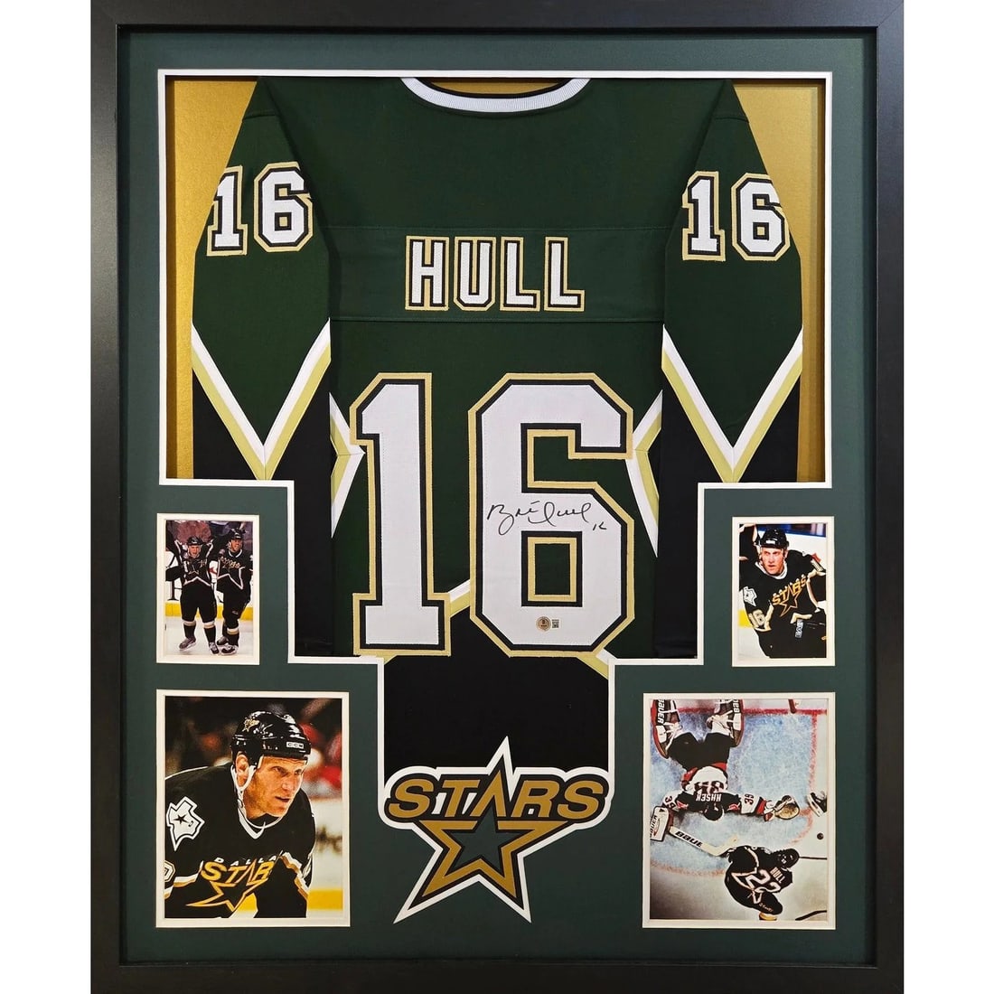 Brett Hull Signed Framed Jersey Dallas Stars Beckett Authenticated: Brett Hull Signed Framed Jersey Dallas Stars Beckett Authenticated Presenting a stunning autographed Brett Hull framed jersey, showcasing the iconic Dallas Stars logo. This piece is authenticated by B