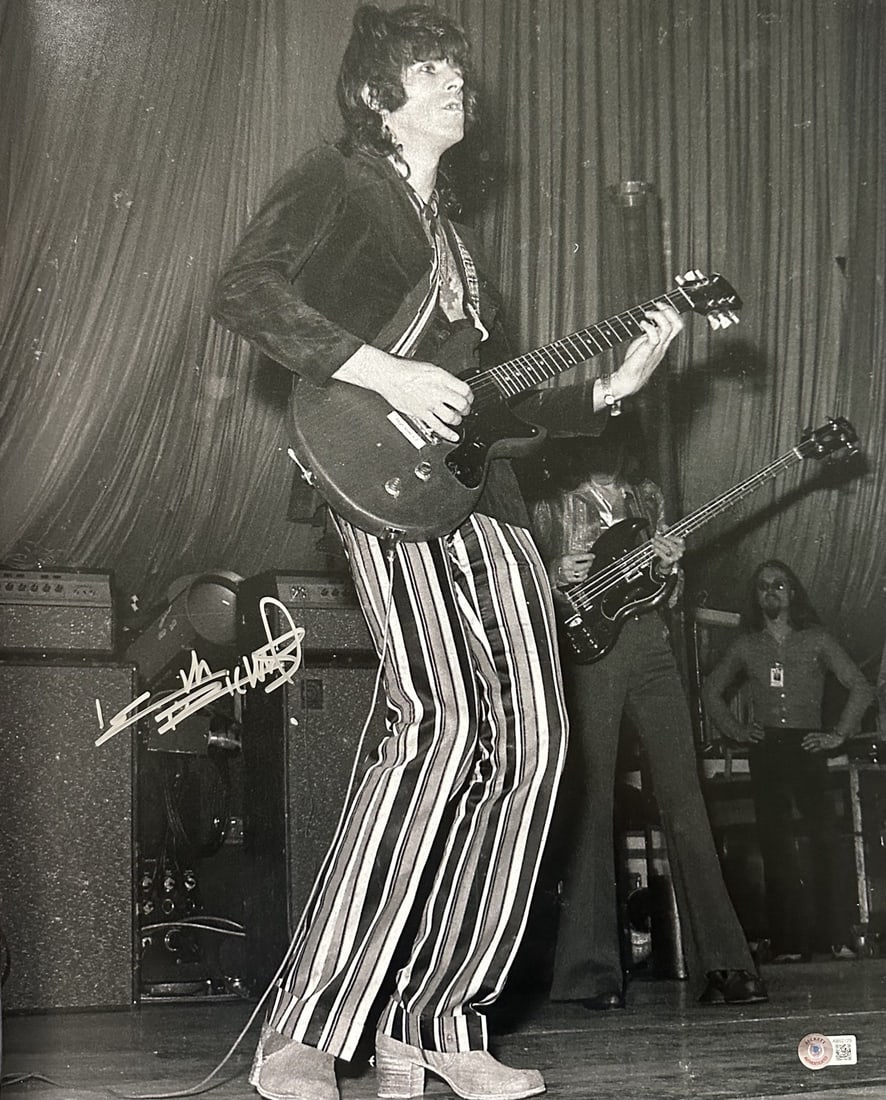Keith Richards Signed 16x20 Photograph Beckett Authenticated: Keith Richards Signed 16x20 Photograph Beckett Authenticated This exceptional 16x20 black-and-white live performance photograph captures the legendary Keith Richards of The Rolling Stones in a moment