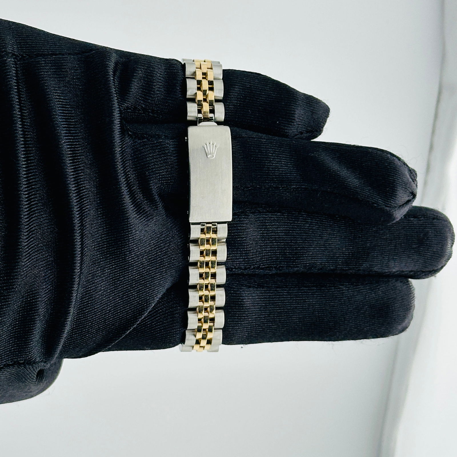 Ladies Rolex Datejust Ref 79173 D Link Jubilee Bracelet Champagne Stick Dial: Ladies Rolex Datejust Ref 79173 D Link Jubilee Bracelet Champagne Stick Dial This Rolex Datejust watch features a champagne stick dial and a fluted bezel, paired with a D-Link Jubilee bracelet. Design