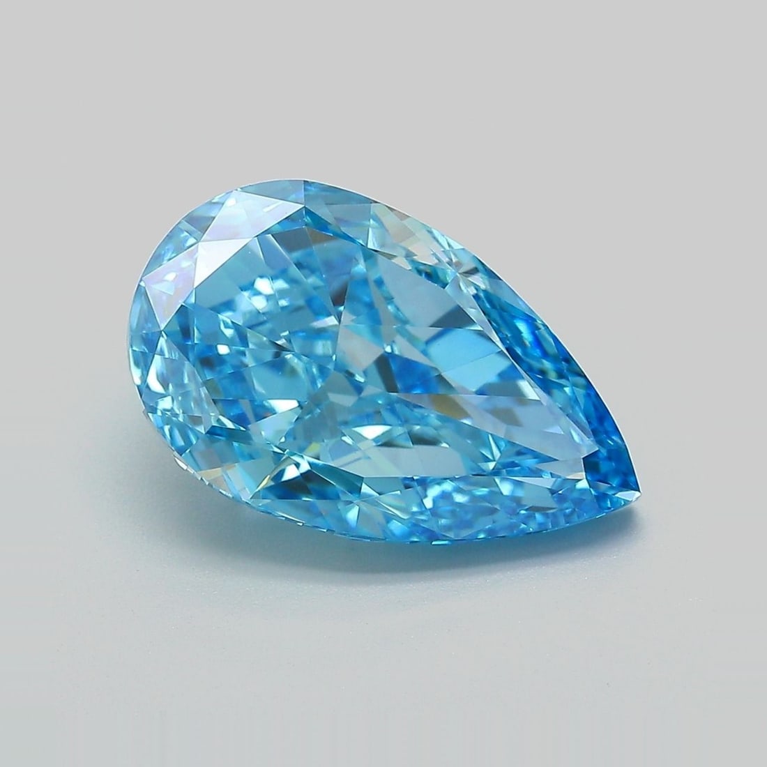 Loose Diamond - PEAR 5.52ct Fancy Vivid Blue VVS2: Loose Diamond - PEAR 5.52ct Fancy Vivid Blue VVS2 Source: This is a real non-mined Diamond that has been grown in a lab Shape: PEAR Carats: 5.52 Color: Fancy Vivid Blue Certification: IGI Video: