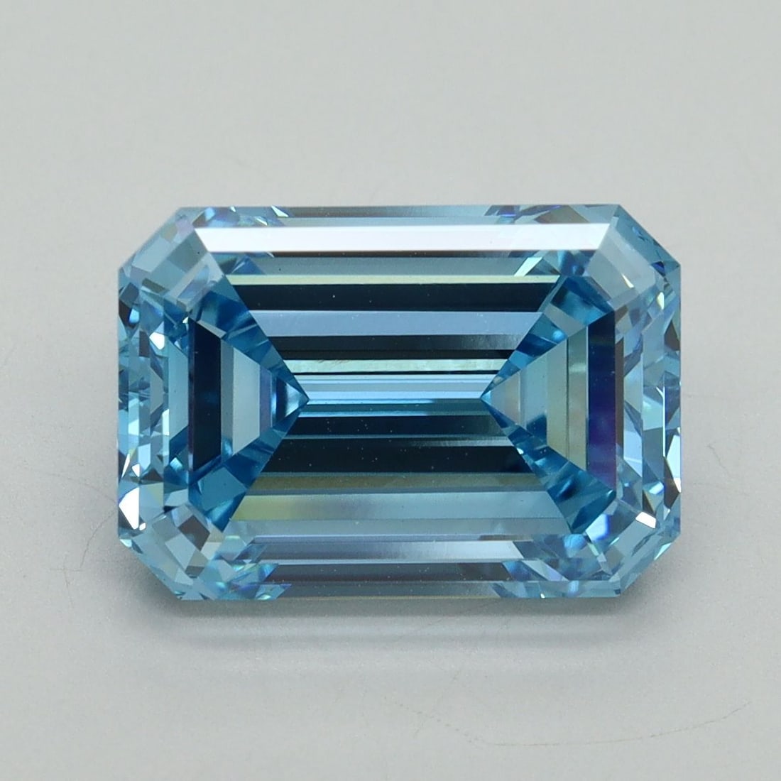 Loose Diamond - EMERALD 5.17ct Fancy Vivid Blue VS1: Loose Diamond - EMERALD 5.17ct Fancy Vivid Blue VS1 Source: This is a real non-mined Diamond that has been grown in a lab Shape: EMERALD Carats: 5.17 Color: Fancy Vivid Blue Certification: IGI Video: