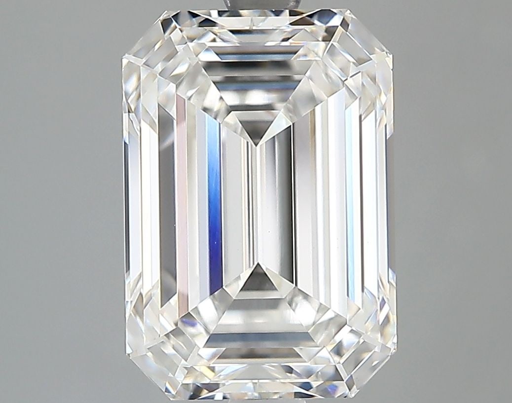 Loose Diamond - EMERALD 3.36ct E VVS2: Loose Diamond - EMERALD 3.36ct E VVS2 Source: This is a real non-mined Diamond that has been grown in a lab Shape: EMERALD Carats: 3.36 Color: E Clarity: VVS2 Certification: IGI Video: