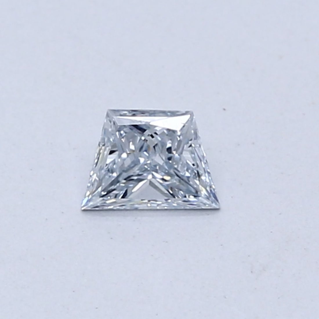 Loose Diamond - TRAPEZOID 0.23ct Light Blue VVS2: Loose Diamond - TRAPEZOID 0.23ct Light Blue VVS2 Source: This is a real non-mined Diamond that has been grown in a lab Shape: TRAPEZOID Carats: 0.23 Color: Light Blue Certification: NONE Video:
