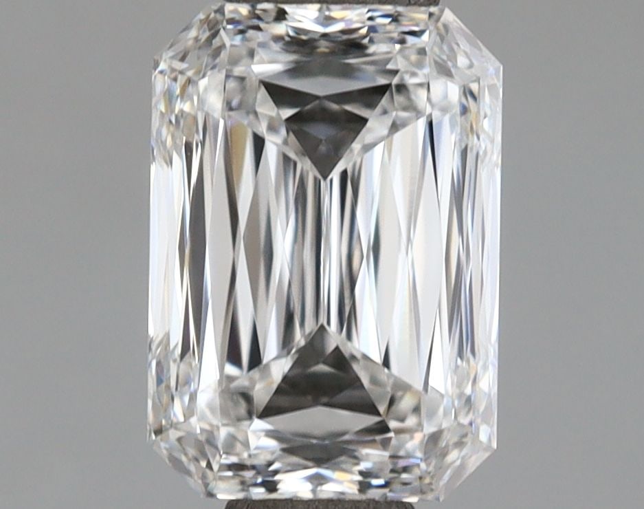 Loose Diamond - RADIANT 1.21ct E VVS2: Loose Diamond - RADIANT 1.21ct E VVS2 Source: This is a real non-mined Diamond that has been grown in a lab Shape: RADIANT Carats: 1.21 Color: E Clarity: VVS2 Certification: IGI Video: