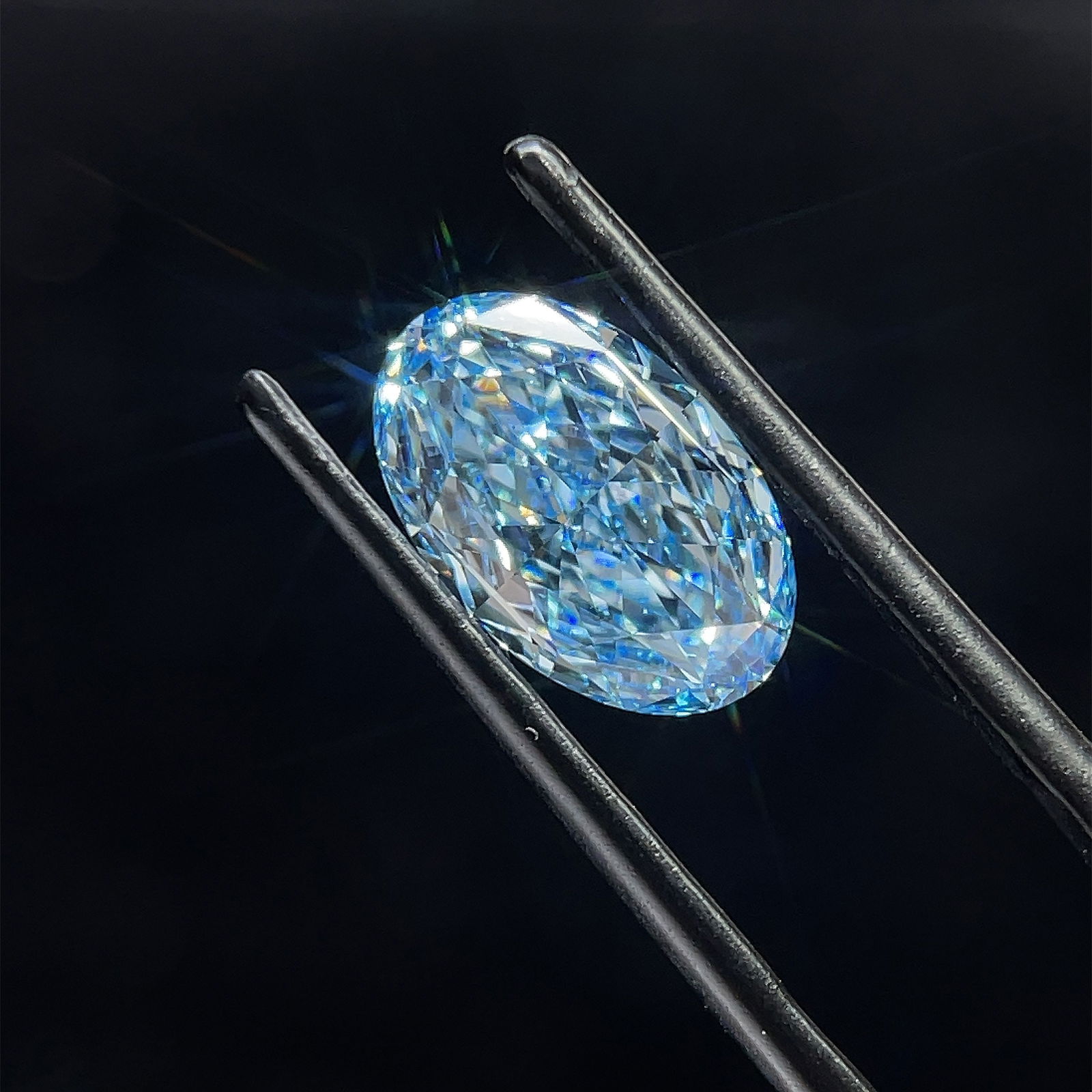 Loose Diamond - OVAL 2.54ct Fancy Vivid Blue VS1: Loose Diamond - OVAL 2.54ct Fancy Vivid Blue VS1 Source: This is a real non-mined Diamond that has been grown in a lab Shape: OVAL Carats: 2.54 Color: Fancy Vivid Blue Certification: IGI Video: