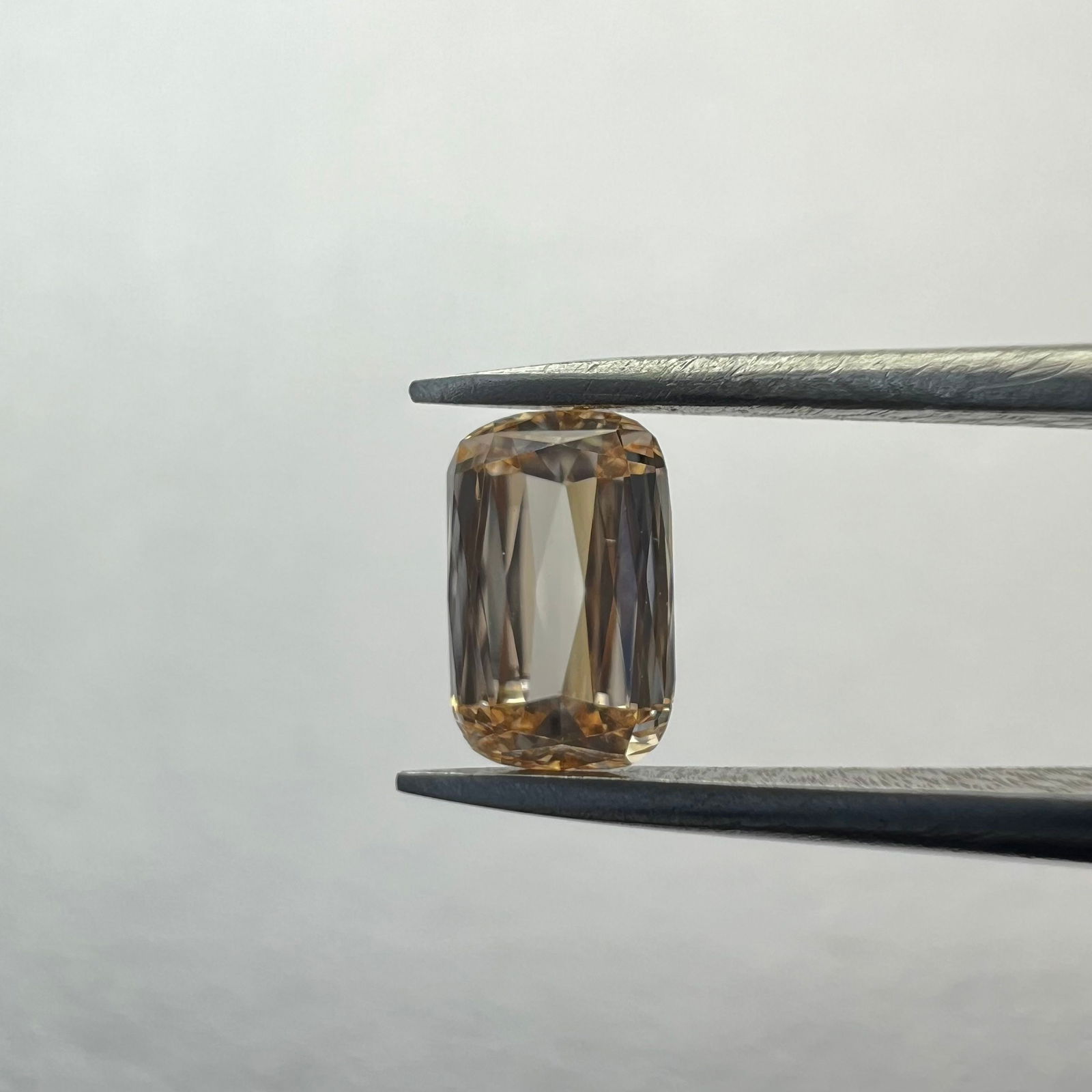 Loose Diamond - CUSHION BRILLIANT 0.17ct Brown VS1: Loose Diamond - CUSHION BRILLIANT 0.17ct Brown VS1 Source: This is a real non-mined Diamond that has been grown in a lab Shape: CUSHION BRILLIANT Carats: 0.17 Color: Brown Certification: NONE Addition