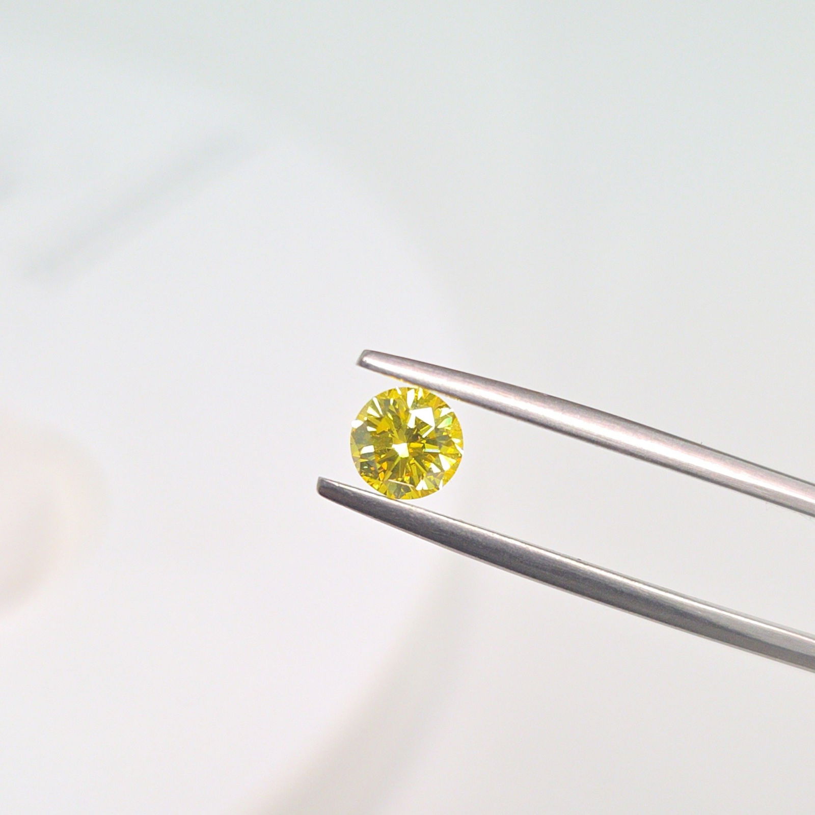 Loose Diamond - ROUND 0.59ct Fancy Vivid Yellow VVS2 (1 of 1)
