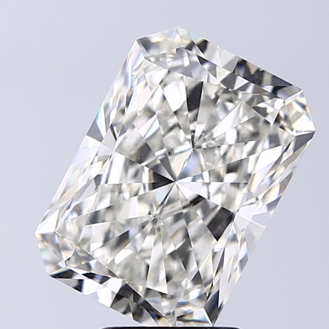Loose Diamond - RADIANT 4.03ct H VS1: Loose Diamond - RADIANT 4.03ct H VS1 Source: This is a real non-mined Diamond that has been grown in a lab Shape: RADIANT Carats: 4.03 Color: H Clarity: VS1 Certification: IGI Video: