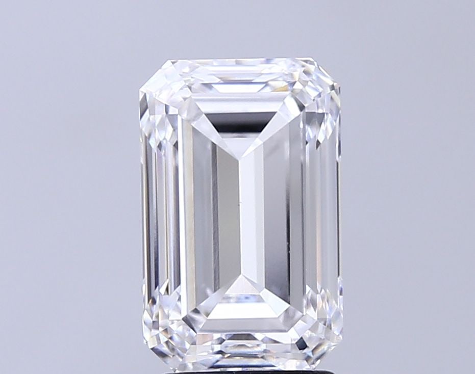 Loose Diamond - EMERALD 3.92ct D VVS2: Loose Diamond - EMERALD 3.92ct D VVS2 Source: This is a real non-mined Diamond that has been grown in a lab Shape: EMERALD Carats: 3.92 Color: D Clarity: VVS2 Certification: IGI Video: