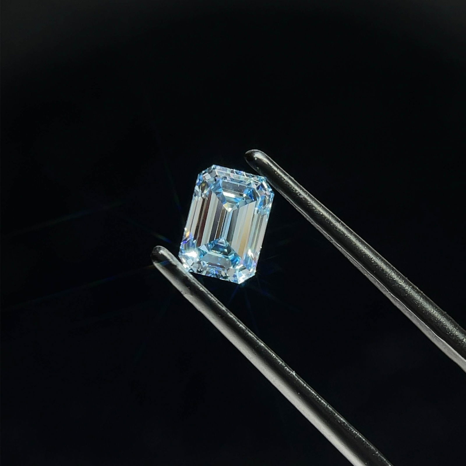Loose Diamond - EMERALD 0.93ct Fancy Intense Blue VVS2: Loose Diamond - EMERALD 0.93ct Fancy Intense Blue VVS2 Source: This is a real non-mined Diamond that has been grown in a lab Shape: EMERALD Carats: 0.93 Color: Fancy Intense Blue Certification: IGI Vi