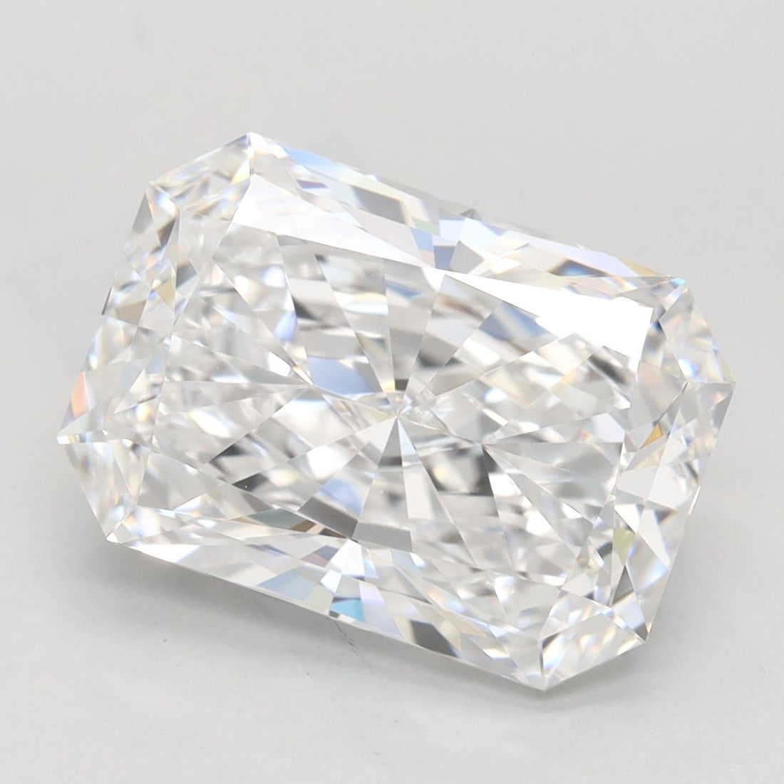Loose Diamond - RADIANT 4.08ct D VVS1: Loose Diamond - RADIANT 4.08ct D VVS1 Source: This is a real non-mined Diamond that has been grown in a lab Shape: RADIANT Carats: 4.08 Color: D Clarity: VVS1 Certification: GIA Video:
