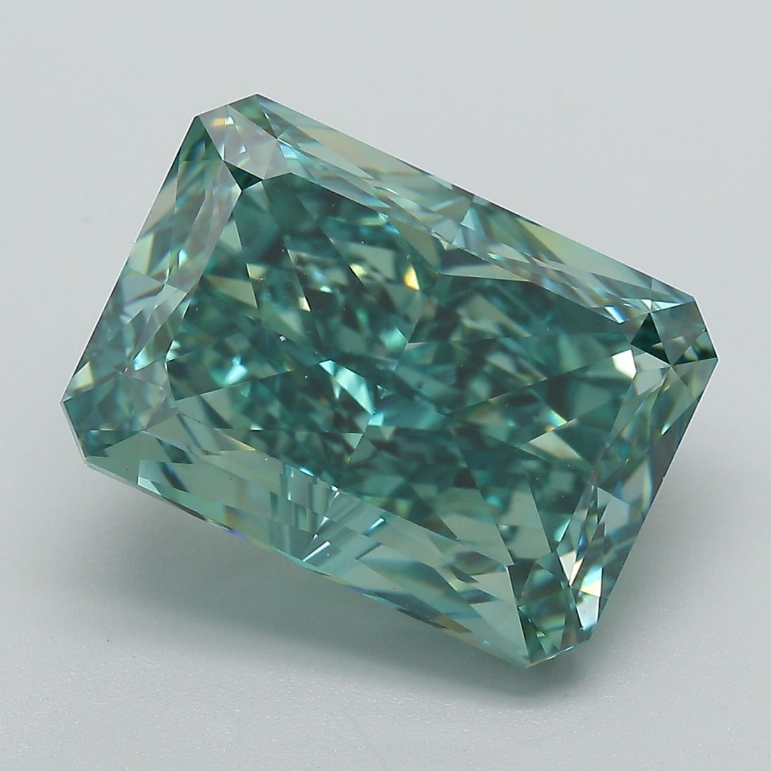 Loose Diamond - RADIANT 10.58ct Fancy Vivid Green VS1: Loose Diamond - RADIANT 10.58ct Fancy Vivid Green VS1 Source: This is a real non-mined Diamond that has been grown in a lab Shape: RADIANT Carats: 10.58 Color: Fancy Vivid Green Certification: IGI Vid