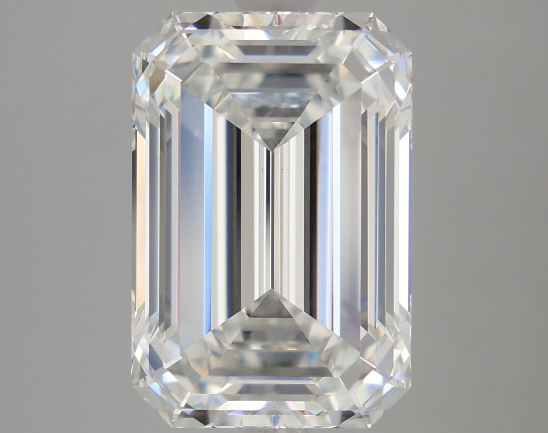 Loose Diamond - EMERALD 7.28ct F VS1: Loose Diamond - EMERALD 7.28ct F VS1 Source: This is a real non-mined Diamond that has been grown in a lab Shape: EMERALD Carats: 7.28 Color: F Clarity: VS1 Certification: IGI Video: