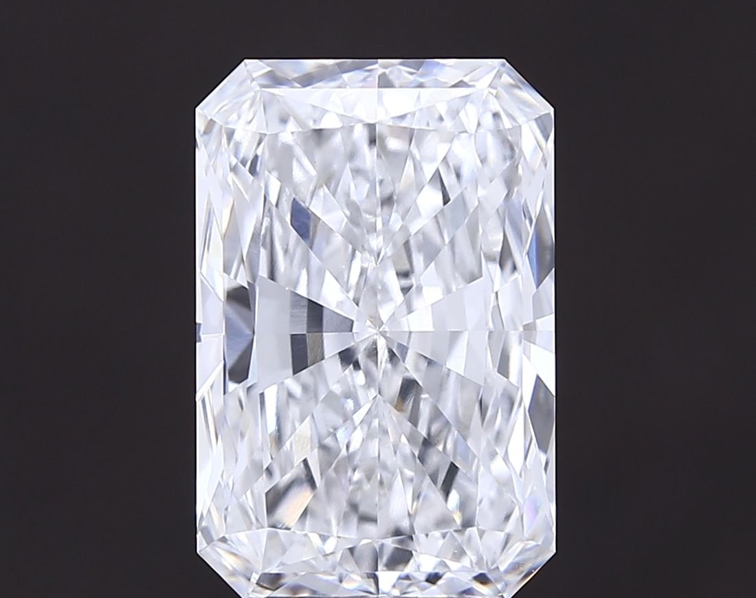 Loose Diamond - RADIANT 3.04ct F VVS2: Loose Diamond - RADIANT 3.04ct F VVS2 Source: This is a real non-mined Diamond that has been grown in a lab Shape: RADIANT Carats: 3.04 Color: F Clarity: VVS2 Certification: IGI Video: