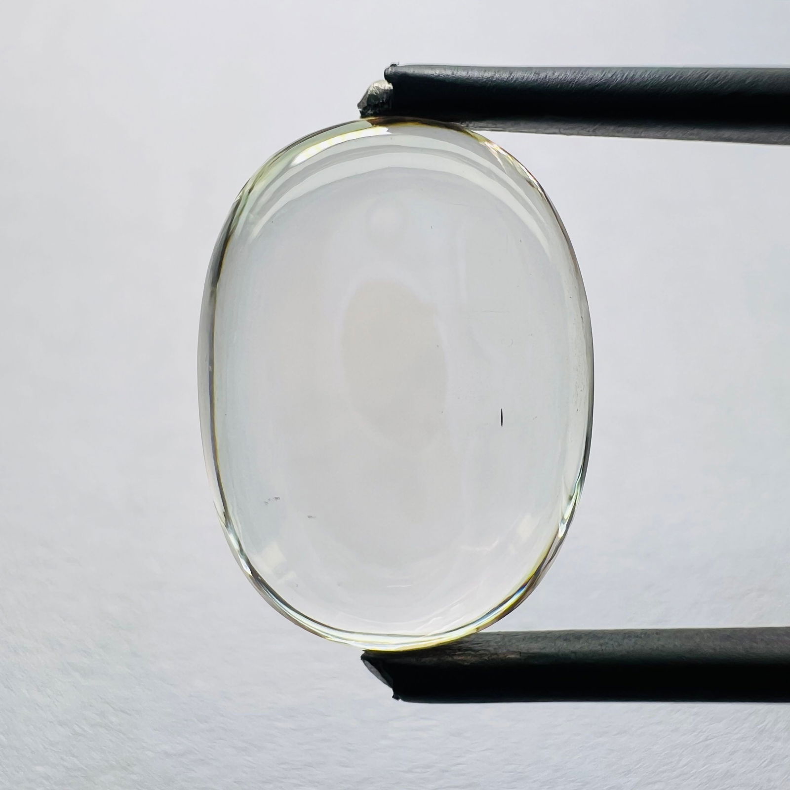 Loose Diamond - OVAL 5.56ct Brown VS1: Loose Diamond - OVAL 5.56ct Brown VS1 Source: This is a real non-mined Diamond that has been grown in a lab Shape: OVAL Carats: 5.56 Color: Brown Certification: NONE Additional images available upon r