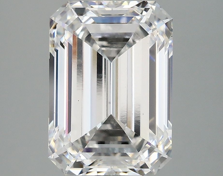 Loose Diamond - EMERALD 4.09ct E VS1: Loose Diamond - EMERALD 4.09ct E VS1 Source: This is a real non-mined Diamond that has been grown in a lab Shape: EMERALD Carats: 4.09 Color: E Clarity: VS1 Certification: IGI Video: