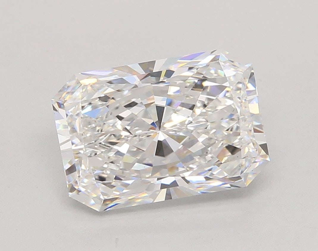 Loose Diamond - RADIANT 4.05ct D VS1: Loose Diamond - RADIANT 4.05ct D VS1 Source: This is a real non-mined Diamond that has been grown in a lab Shape: RADIANT Carats: 4.05 Color: D Clarity: VS1 Certification: IGI Video: