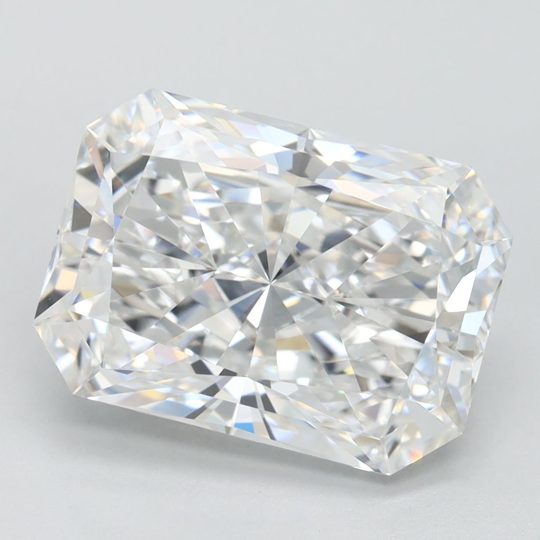 Loose Diamond - RADIANT 4.73ct D IF: Loose Diamond - RADIANT 4.73ct D IF Source: This is a real non-mined Diamond that has been grown in a lab Shape: RADIANT Carats: 4.73 Color: D Clarity: IF Certification: IGI Video: Video Link