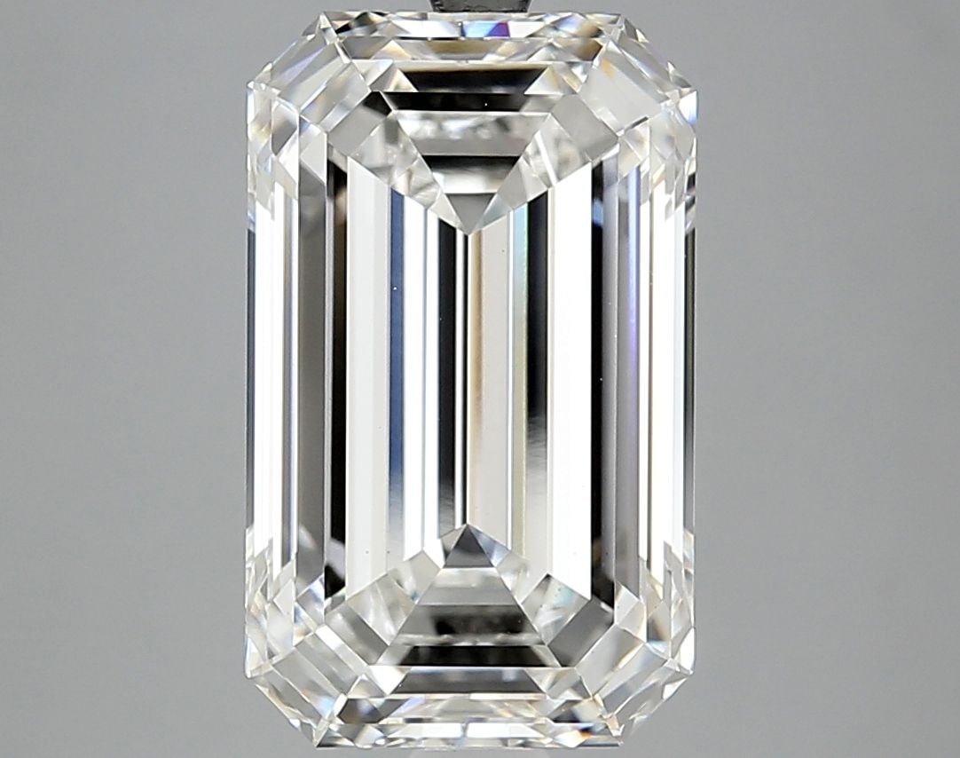 Loose Diamond - EMERALD 6.62ct F VS1: Loose Diamond - EMERALD 6.62ct F VS1 Source: This is a real non-mined Diamond that has been grown in a lab Shape: EMERALD Carats: 6.62 Color: F Clarity: VS1 Certification: IGI Additional images availa