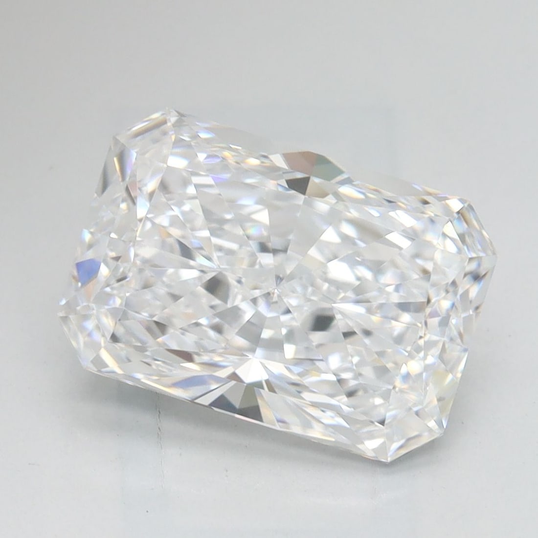Loose Diamond - RADIANT 2.92ct D VVS1: Loose Diamond - RADIANT 2.92ct D VVS1 Source: This is a real non-mined Diamond that has been grown in a lab Shape: RADIANT Carats: 2.92 Color: D Clarity: VVS1 Certification: IGI Video: