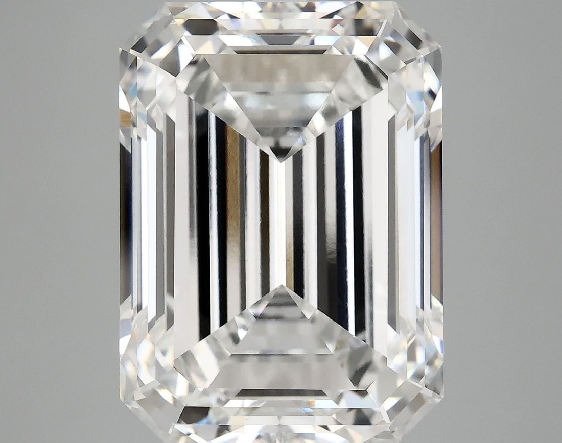 Loose Diamond - EMERALD 10.36ct F VS1: Loose Diamond - EMERALD 10.36ct F VS1 Source: This is a real non-mined Diamond that has been grown in a lab Shape: EMERALD Carats: 10.36 Color: F Clarity: VS1 Certification: IGI Video: