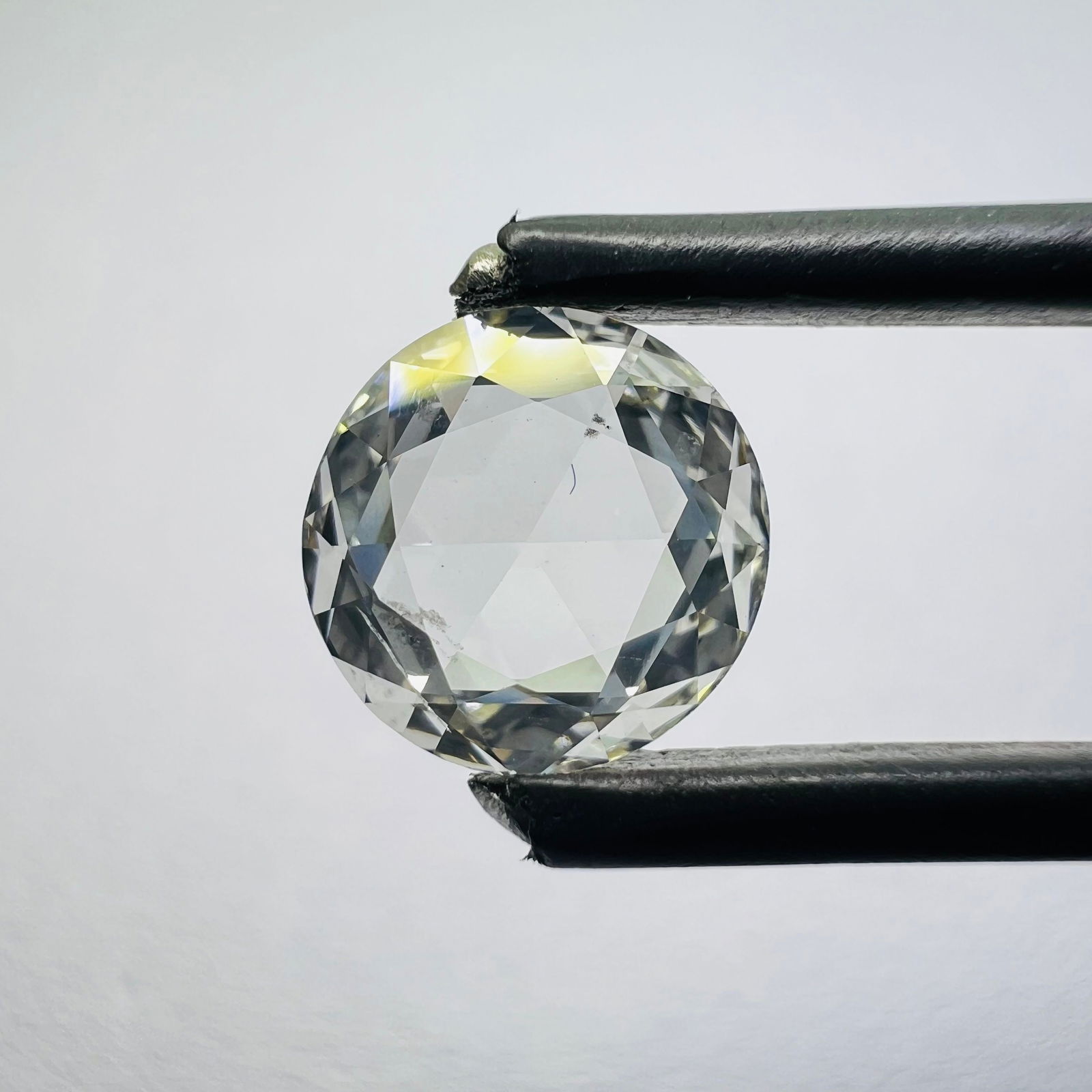 Loose Diamond - ROSE 1.38ct H VS1: Loose Diamond - ROSE 1.38ct H VS1 Source: This is a real non-mined Diamond that has been grown in a lab Shape: ROSE Carats: 1.38 Color: H Clarity: VS1 Certification: NONE Additional images available u