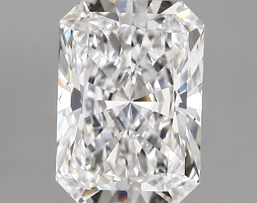 Loose Diamond - RADIANT 2.65ct E VVS2: Loose Diamond - RADIANT 2.65ct E VVS2 Source: This is a real non-mined Diamond that has been grown in a lab Shape: RADIANT Carats: 2.65 Color: E Clarity: VVS2 Certification: IGI Video: