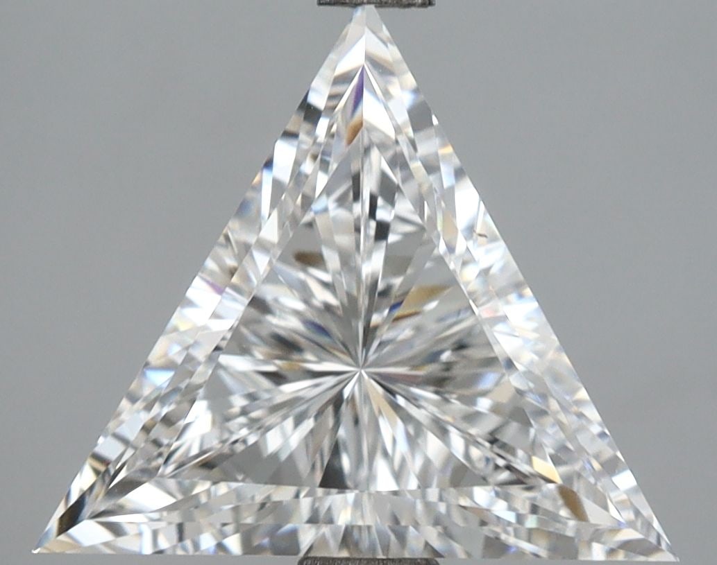 Loose Diamond - TRIANGULAR 3.07ct E VVS2: Loose Diamond - TRIANGULAR 3.07ct E VVS2 Source: This is a real non-mined Diamond that has been grown in a lab Shape: TRIANGULAR Carats: 3.07 Color: E Clarity: VVS2 Certification: IGI Video: