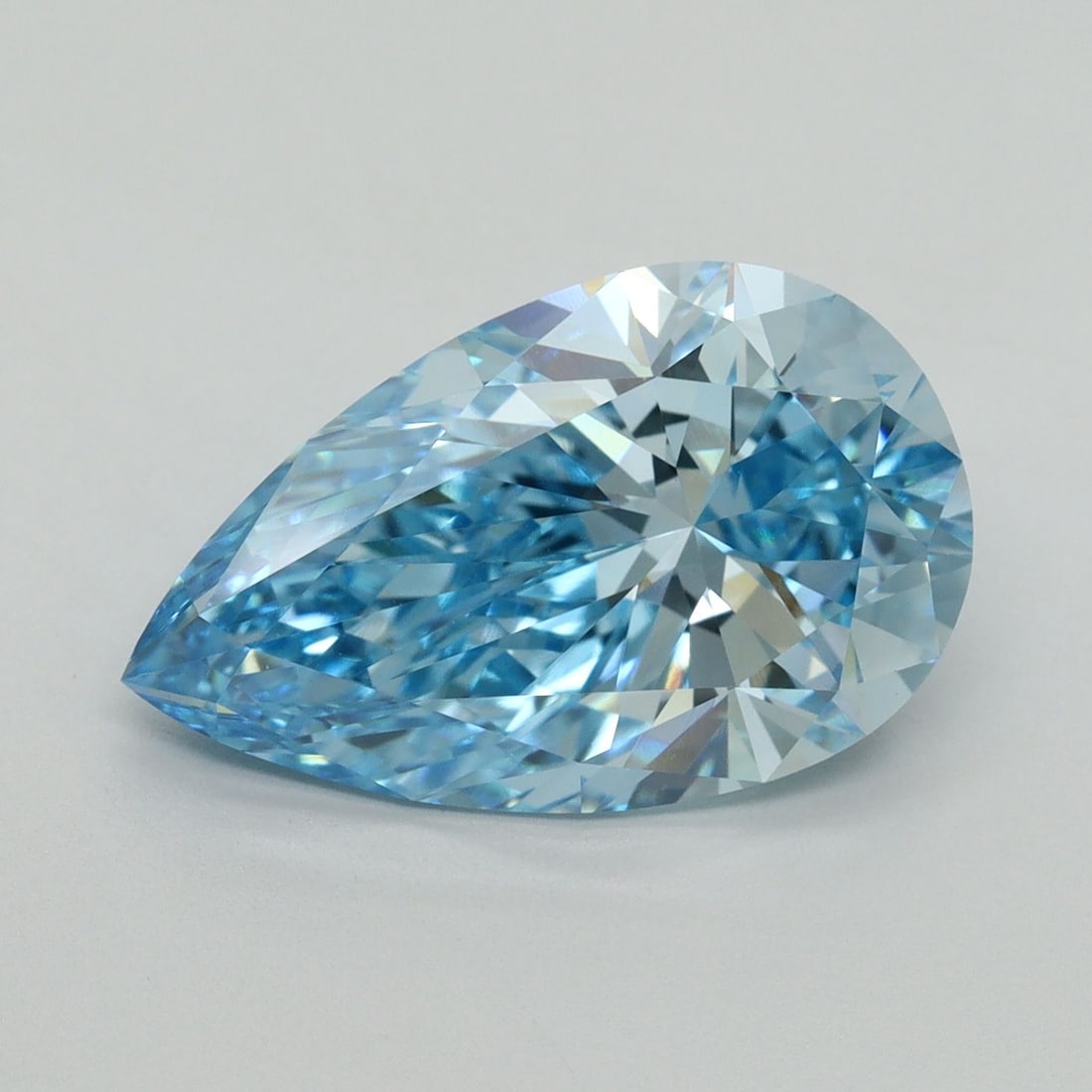 Loose Diamond - PEAR 5.03ct Fancy Vivid Blue VVS2: Loose Diamond - PEAR 5.03ct Fancy Vivid Blue VVS2 Source: This is a real non-mined Diamond that has been grown in a lab Shape: PEAR Carats: 5.03 Color: Fancy Vivid Blue Certification: IGI Video: