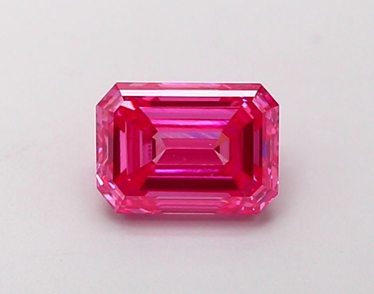 Loose Diamond - EMERALD 1.02ct Fancy Vivid Pink VS1: Loose Diamond - EMERALD 1.02ct Fancy Vivid Pink VS1 Source: This is a real non-mined Diamond that has been grown in a lab Shape: EMERALD Carats: 1.02 Color: Fancy Vivid Pink Certification: IGI Video: