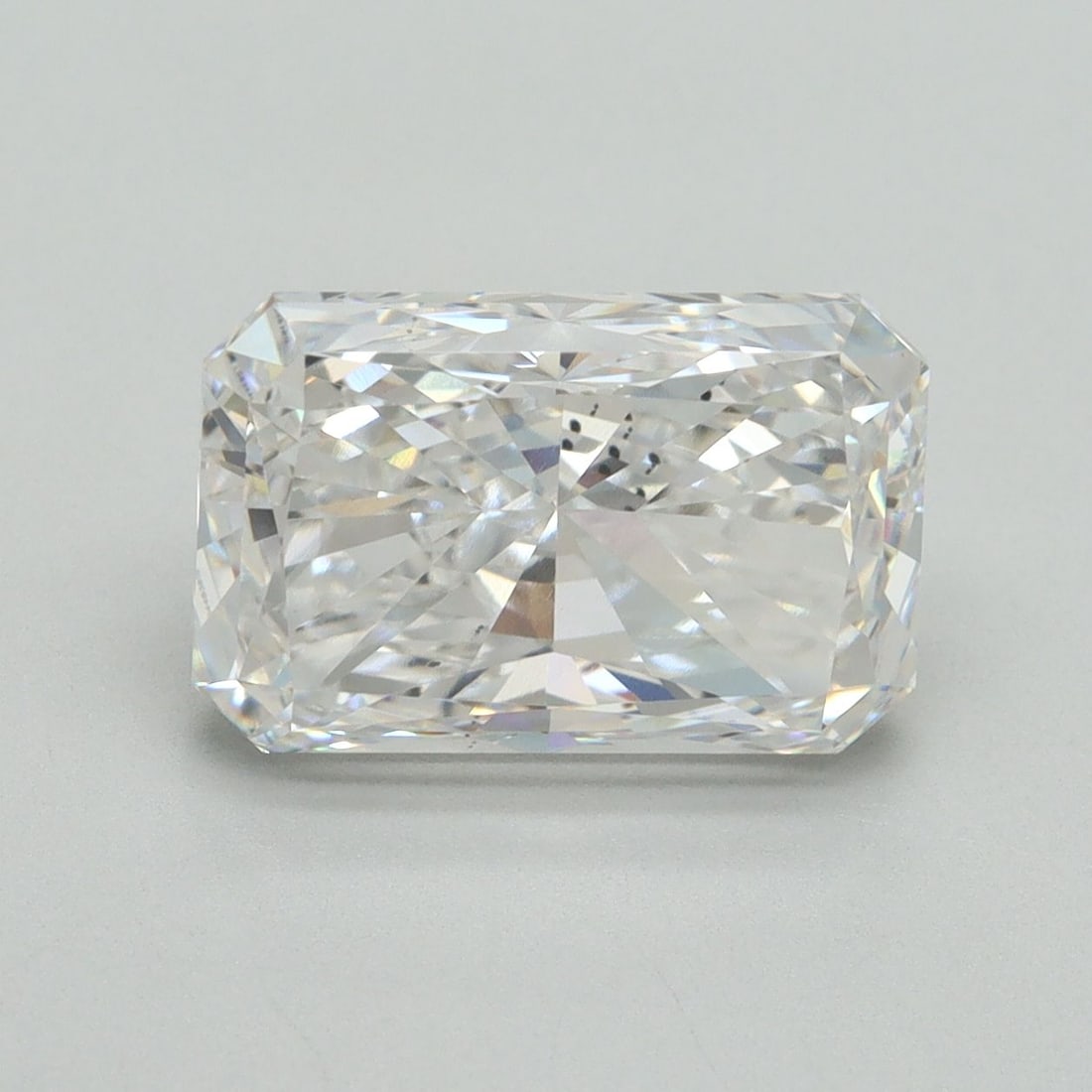 Loose Diamond - RADIANT 4.08ct D VS2: Loose Diamond - RADIANT 4.08ct D VS2 Source: This is a real non-mined Diamond that has been grown in a lab Shape: RADIANT Carats: 4.08 Color: D Clarity: VS2 Certification: IGI Video: