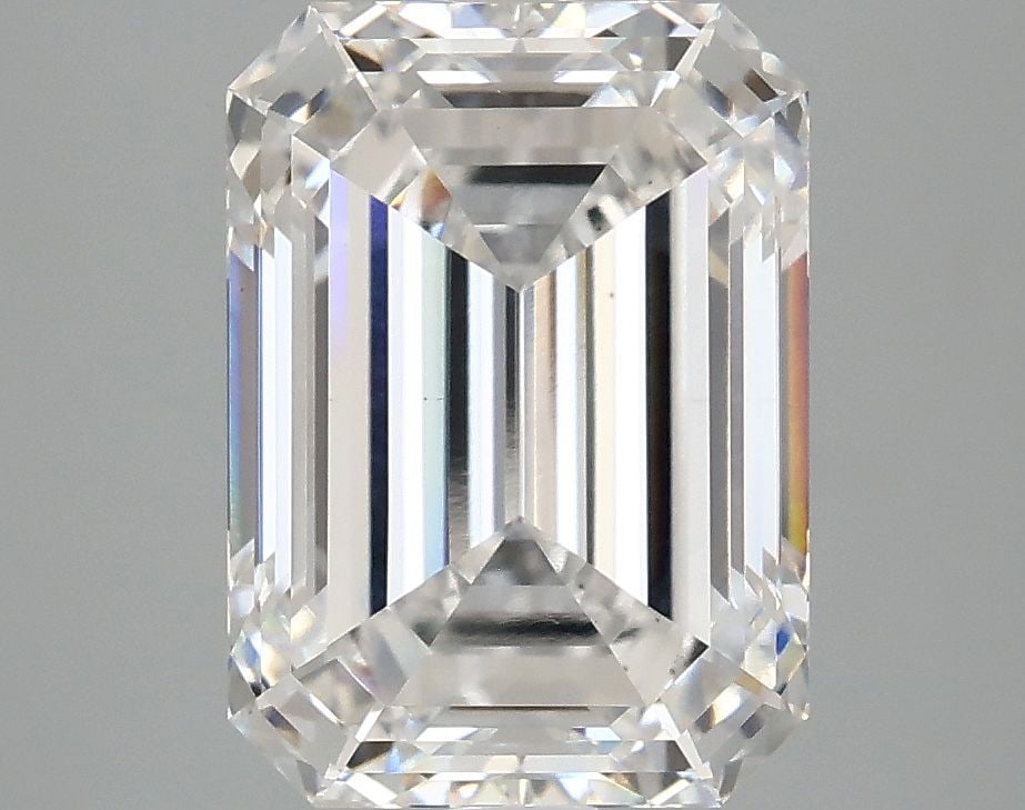 Loose Diamond - EMERALD 4.1ct E VS1: Loose Diamond - EMERALD 4.1ct E VS1 Source: This is a real non-mined Diamond that has been grown in a lab Shape: EMERALD Carats: 4.1 Color: E Clarity: VS1 Certification: IGI Video: