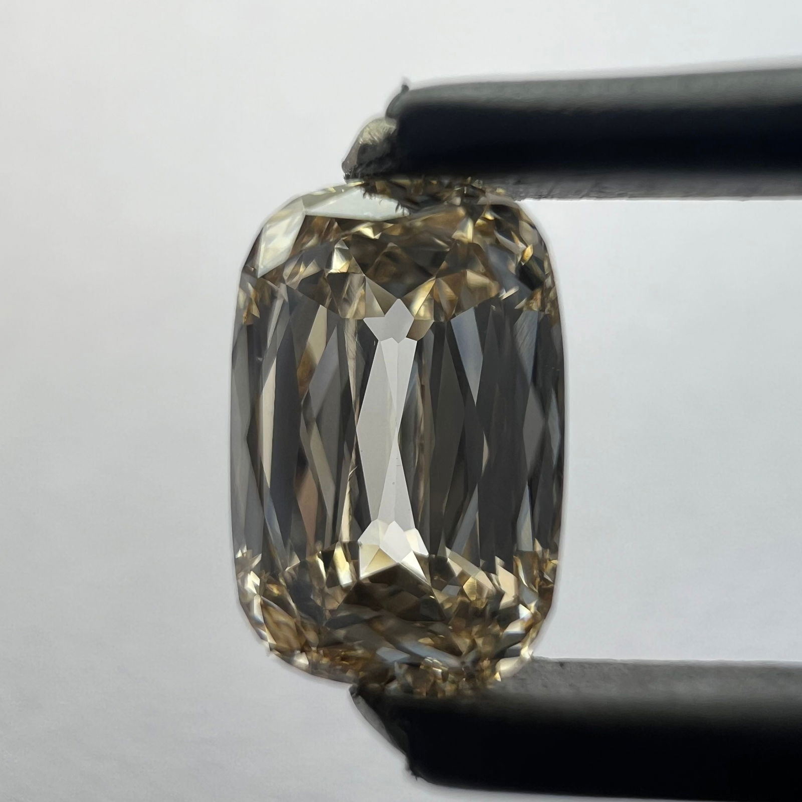 Loose Diamond - CUSHION BRILLIANT 0.99ct Brown VS1: Loose Diamond - CUSHION BRILLIANT 0.99ct Brown VS1 Source: This is a real non-mined Diamond that has been grown in a lab Shape: CUSHION BRILLIANT Carats: 0.99 Color: Brown Certification: NONE Addition