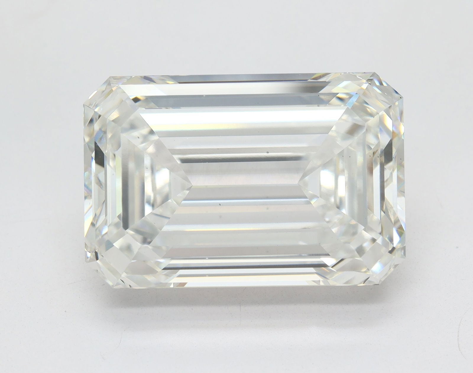 Loose Diamond - EMERALD 11.17ct F VS1: Loose Diamond - EMERALD 11.17ct F VS1 Source: This is a real non-mined Diamond that has been grown in a lab Shape: EMERALD Carats: 11.17 Color: F Clarity: VS1 Certification: IGI Video: