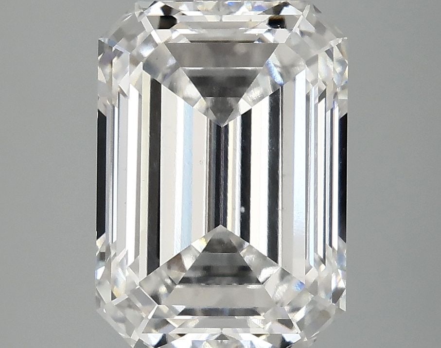 Loose Diamond - EMERALD 4.08ct E VS1: Loose Diamond - EMERALD 4.08ct E VS1 Source: This is a real non-mined Diamond that has been grown in a lab Shape: EMERALD Carats: 4.08 Color: E Clarity: VS1 Certification: IGI Video: