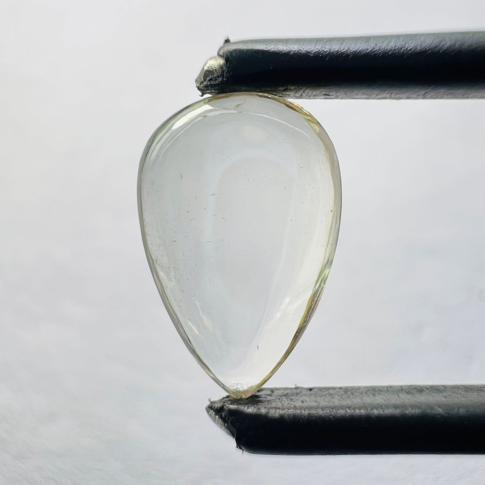 Loose Diamond - PEAR 0.98ct Brown SI1: Loose Diamond - PEAR 0.98ct Brown SI1 Source: This is a real non-mined Diamond that has been grown in a lab Shape: PEAR Carats: 0.98 Color: Brown Certification: NONE Video: