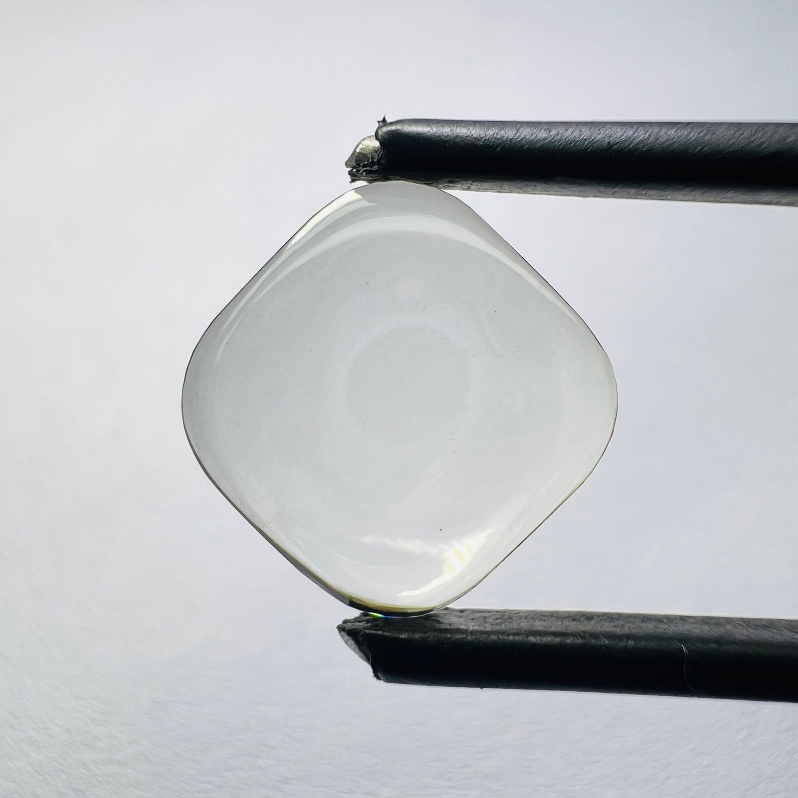 Loose Diamond - CUSHION BRILLIANT 2.32ct Brown VS1: Loose Diamond - CUSHION BRILLIANT 2.32ct Brown VS1 Source: This is a real non-mined Diamond that has been grown in a lab Shape: CUSHION BRILLIANT Carats: 2.32 Color: Brown Certification: NONE Addition