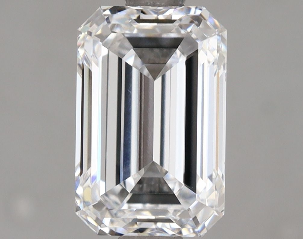 Loose Diamond - EMERALD 2.51ct D VVS1: Loose Diamond - EMERALD 2.51ct D VVS1 Source: This is a real non-mined Diamond that has been grown in a lab Shape: EMERALD Carats: 2.51 Color: D Clarity: VVS1 Certification: IGI Video: