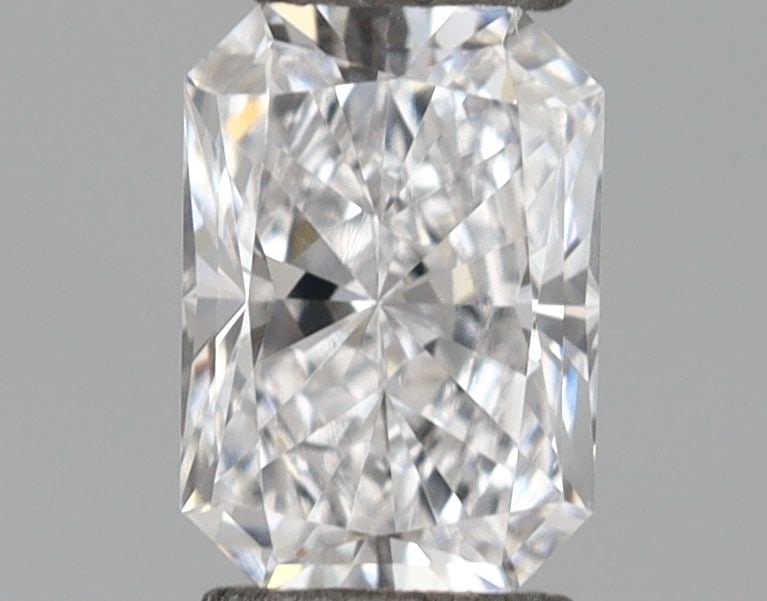Loose Diamond - RADIANT 0.32ct E VVS2: Loose Diamond - RADIANT 0.32ct E VVS2 Source: This is a real non-mined Diamond that has been grown in a lab Shape: RADIANT Carats: 0.32 Color: E Clarity: VVS2 Certification: IGI Video: